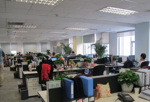 夫妻春节回家发现家门大开，原来智能锁半夜被风吹开了，客服：关门时要确认锁舌真的卡死了:怎么样