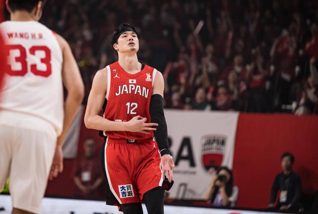 半场三分11中2<strong></p>
<p>哪家好</strong>！赵睿8分+3犯 中国客场14分落后日本:哪家好